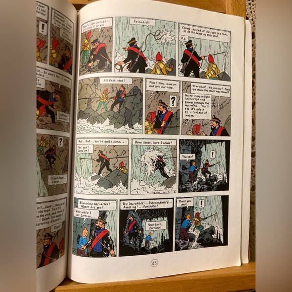 The Adventures of Tintin  - Prisoners of the Sun - Graphic Comic Book, Herge - Picture 8 of 17